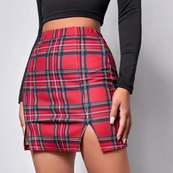 Red Plaid Mini Skirt - Picture 5 of 5